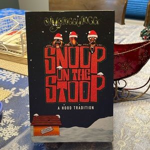 🌲SNOOP ON THE STOOP - new in box 🌲